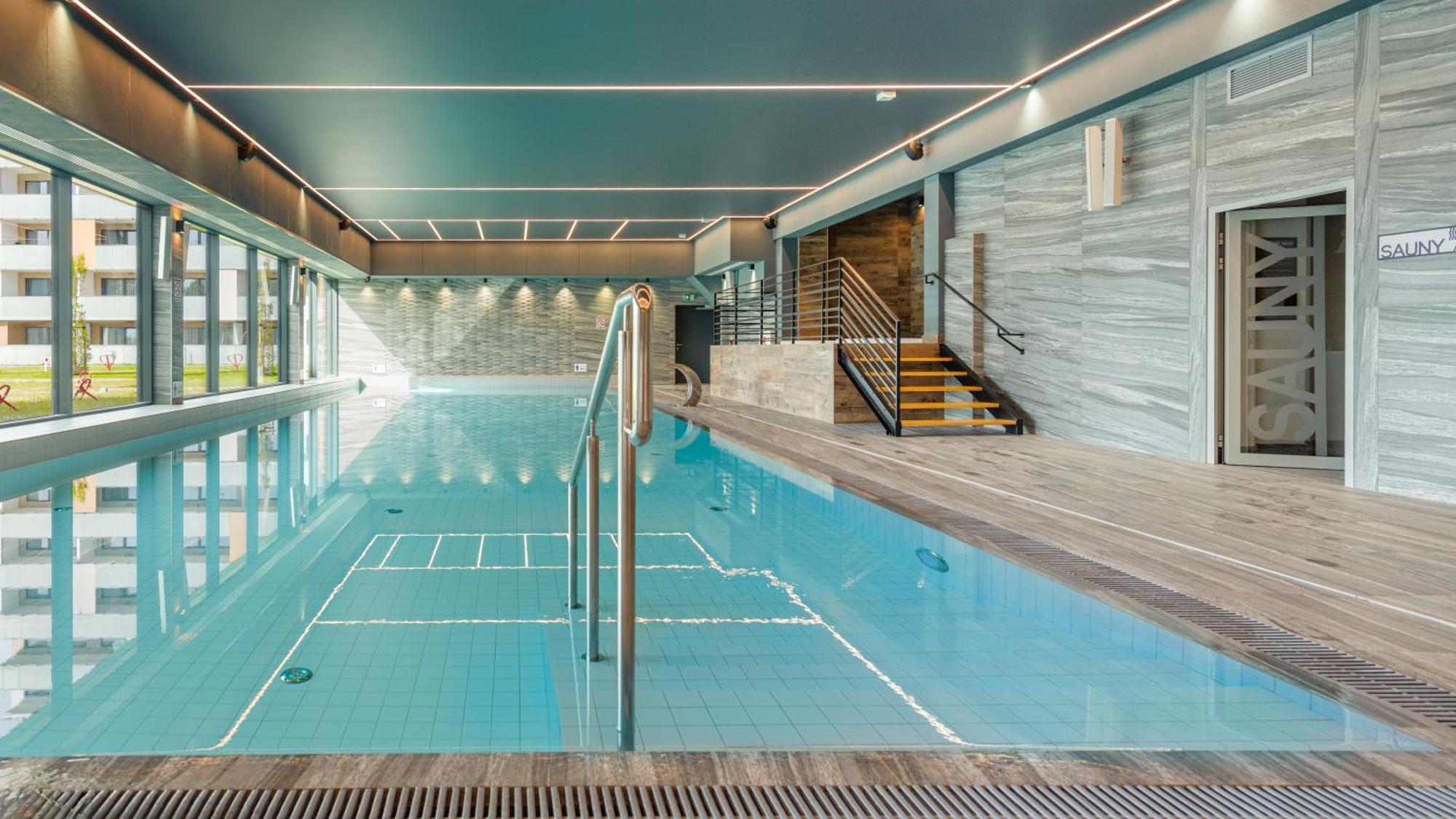 Blue Premium Pool Sauna Fitness Free โควอบเซก ภายนอก รูปภาพ
