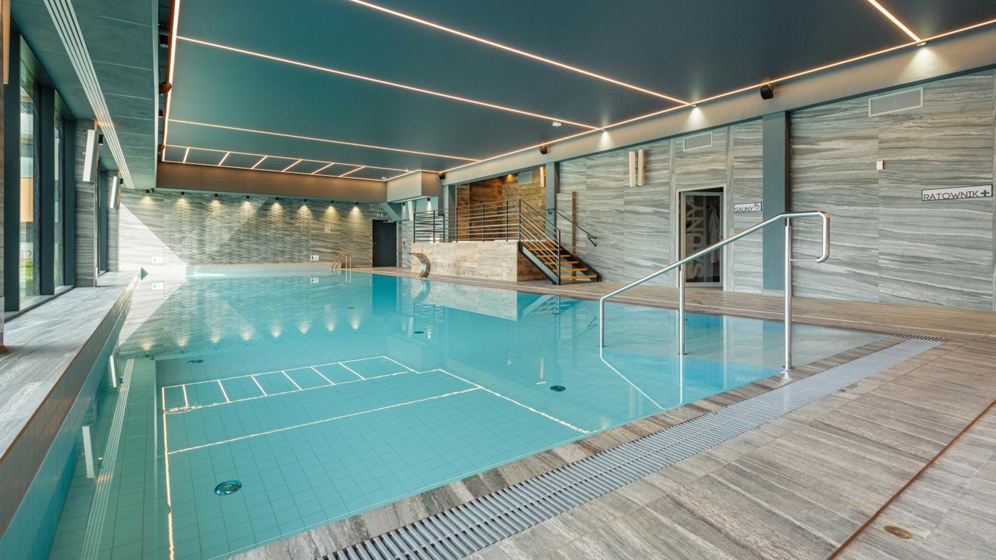 Blue Premium Pool Sauna Fitness Free โควอบเซก ภายนอก รูปภาพ